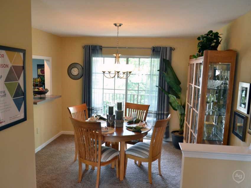 Dining room at the reserve at reed farm, reading apartments