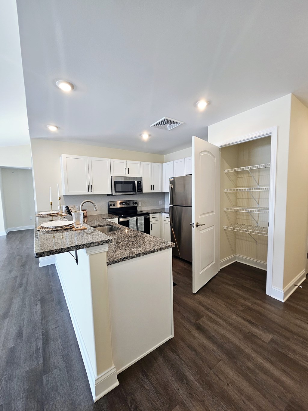 Beautiful Kitchen at The Reserve at Iroquois