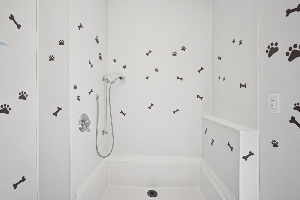 Pet Wash Station at The Reserve at Iroquois