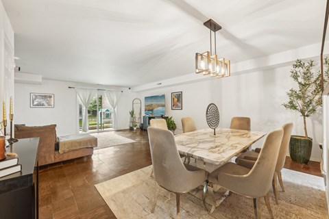 Living & Dining Space at Cambridge Commons