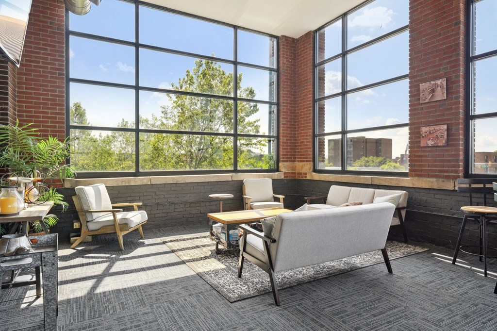 Entertainment Deck at Lofts at Narrow