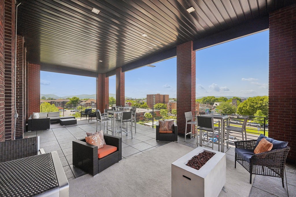 Entertainment Deck at Lofts at Narrow