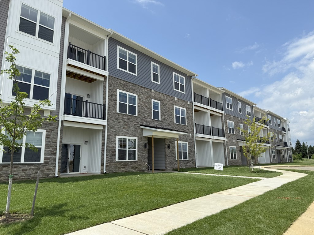 Exterior at Ponds at Village Greens