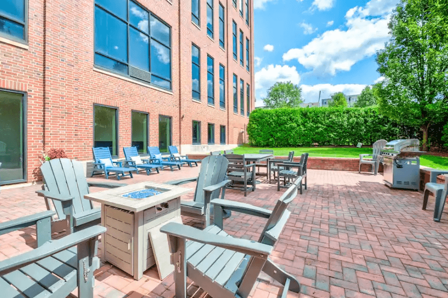 Fire Pit & Outdoor Seating Area at Lofts at 525