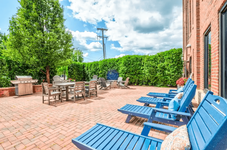 Grill & Chill Are at Lofts at 525