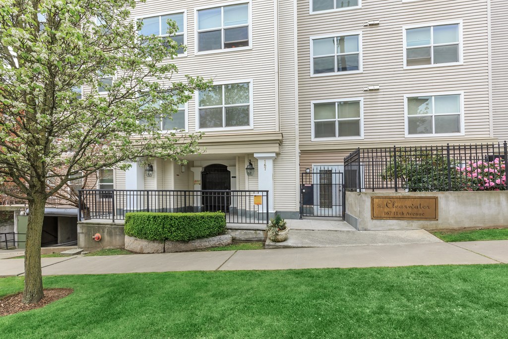 A building with a sign that says "Clearsale" on it.