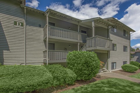 A building with the letters D on it.