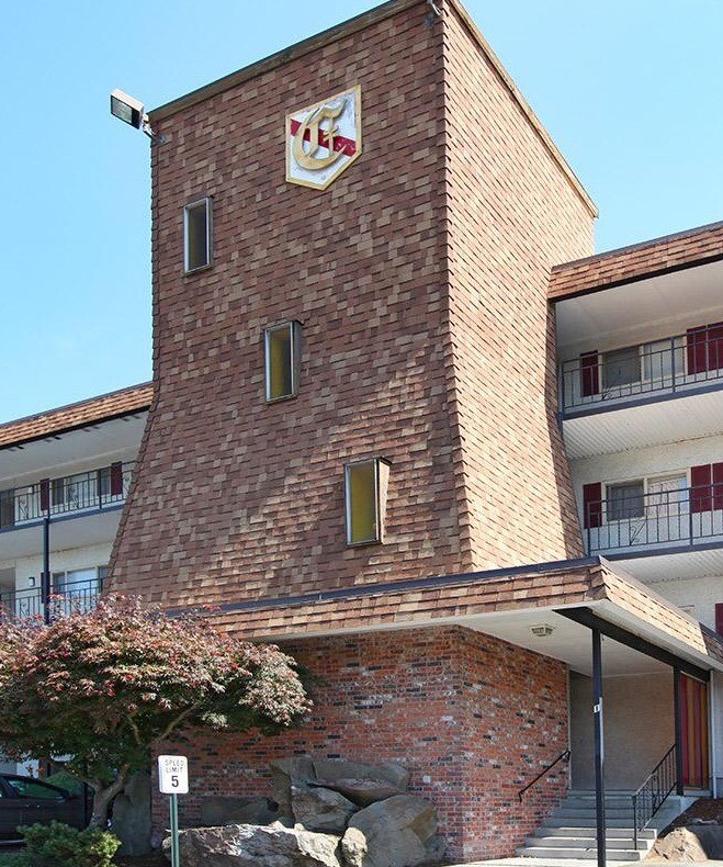 A building with a clock tower and a sign that says 5.