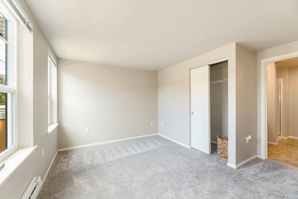 A room with a carpeted floor and a white door.