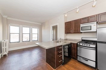 Updated Apartments at Reside on Clarendon - Photo Gallery 2