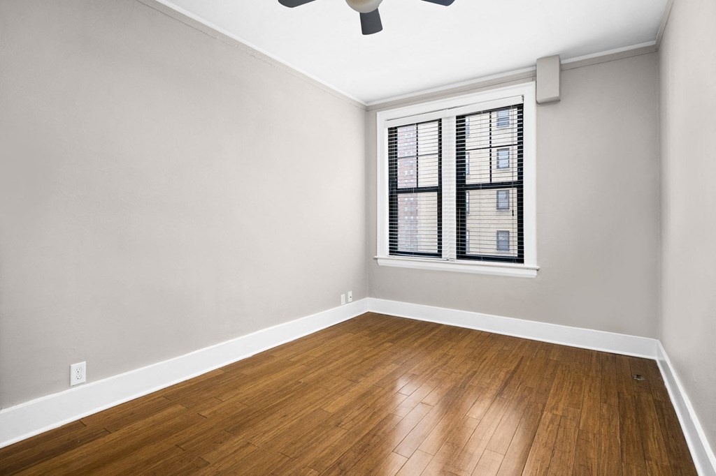 Reside on Surf Bedroom Lakeview Chicago Apartments, 60657