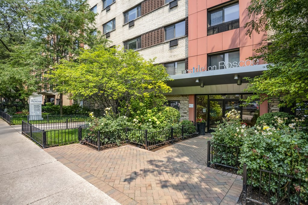 Renovated Apartment Homes Available at Reside on Roscoe, Chicago, IL,60657