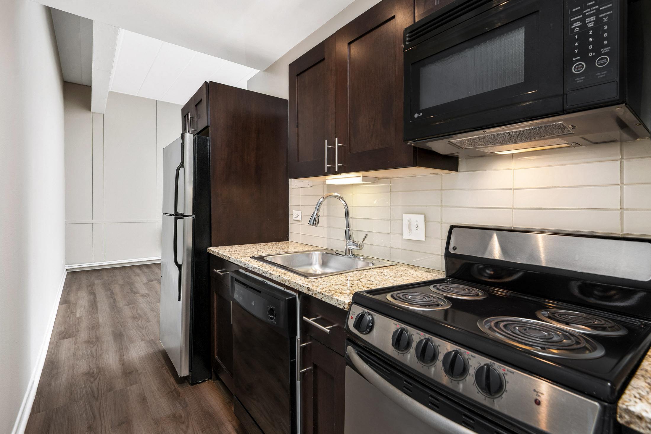 Reside On Wellington is a similar property to Mondial River West located in Chicago