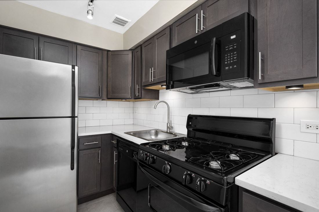 Reside On Roscoe Apartments photo