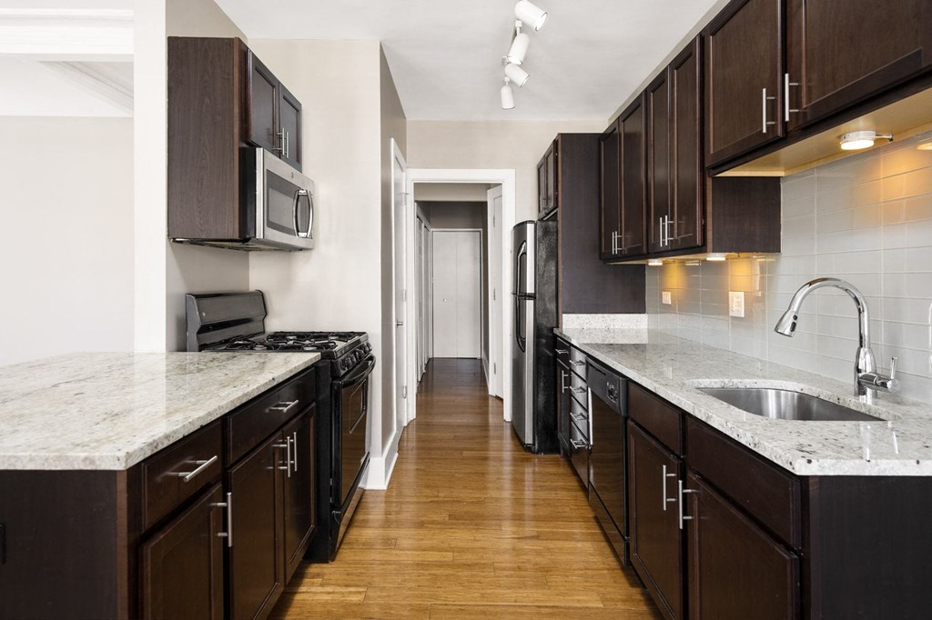 Reside on Surf Kitchen Lakeview Chicago Apartments, 60657