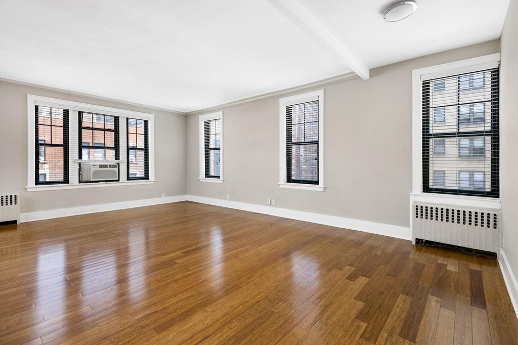 Reside on Surf Living Room Lakeview Chicago Apartments, 60657