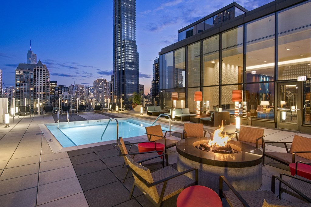 Sunset Views Apartments in Chicago