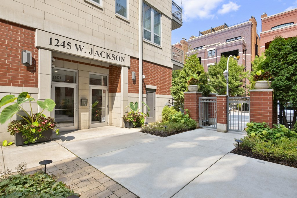 Courtyard at Reside on Jackson