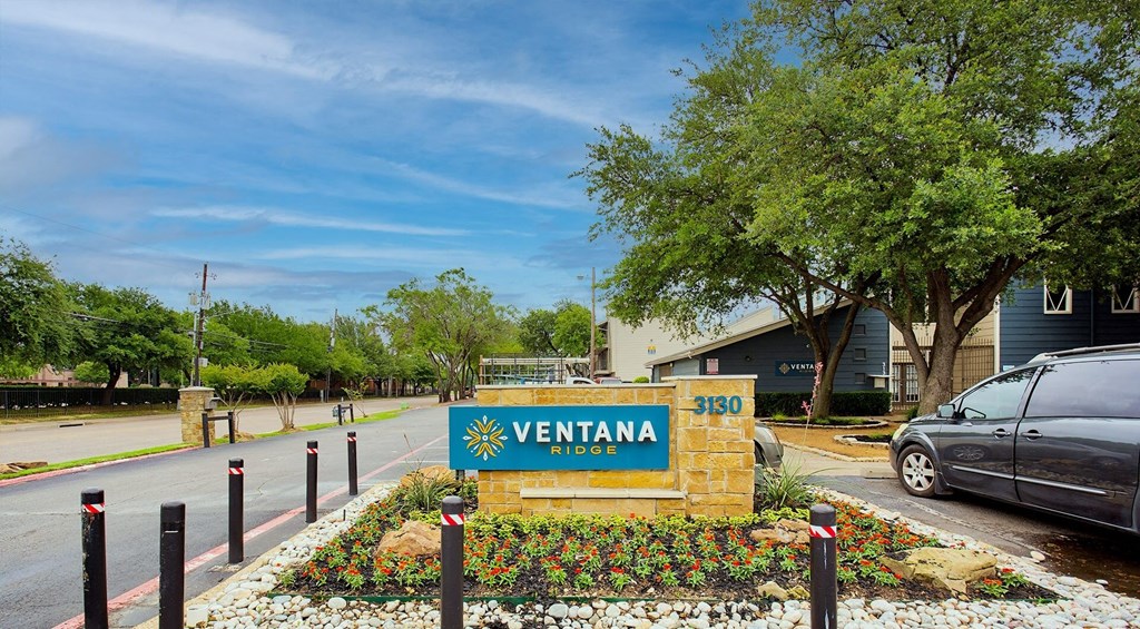 A sign that says "VENTANA" in front of some buildings.