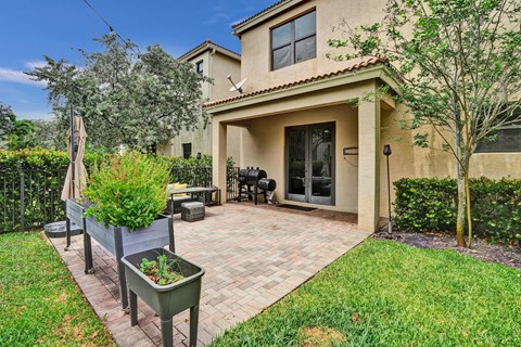 BBQ back patio patio with luscious garden