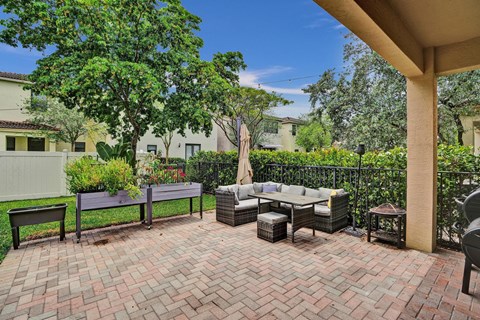 Private back patio with BBQ and dinning area.