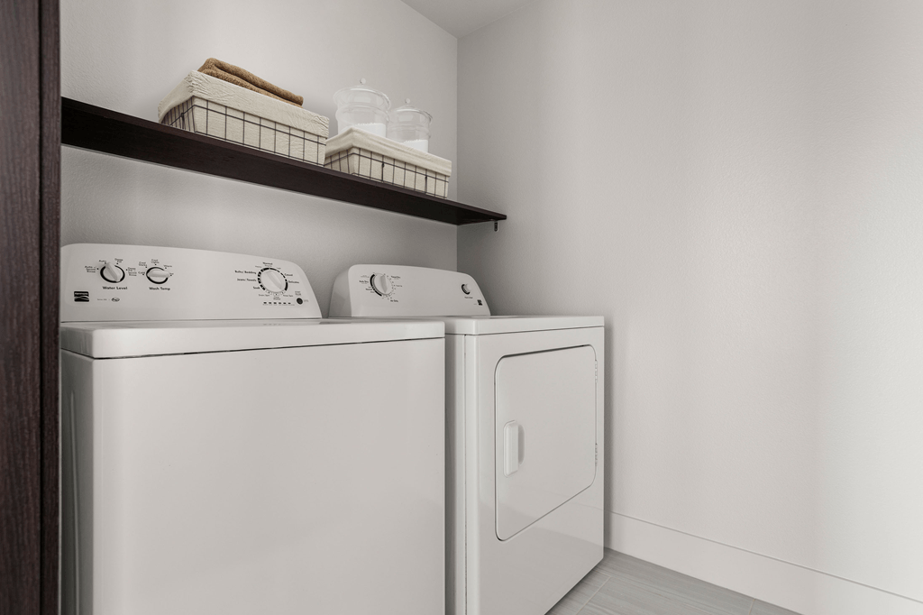 A laundry room with a washing machine and dryer.