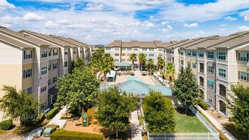 A view of apartment buildings with a pool in the middle.