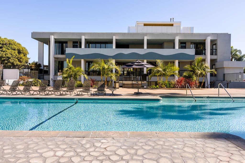 A modern house with a pool in front.