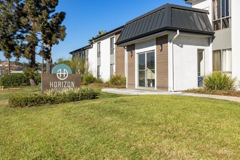 A building with a sign that says Horizon in front of it.