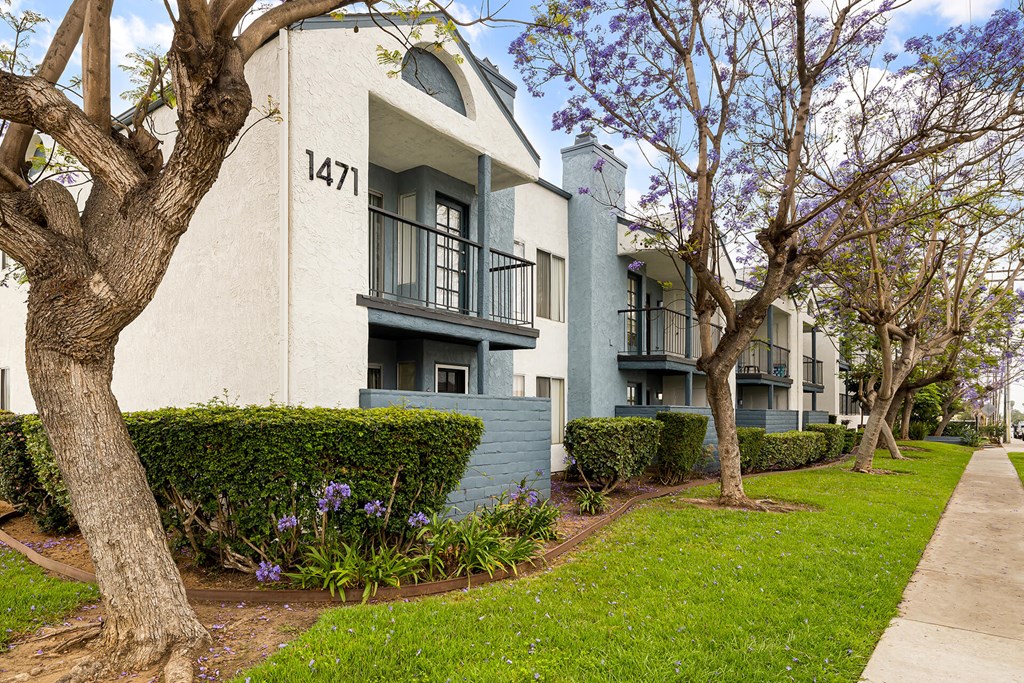 A white building with the number 1471 on it.