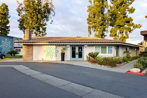 A building with a sign that says