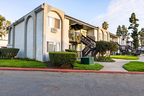 A building with a red curb in front of it.