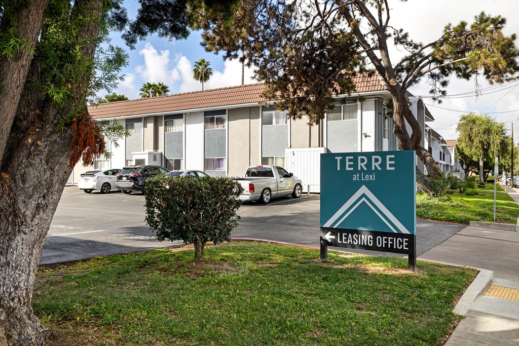 A green sign that says