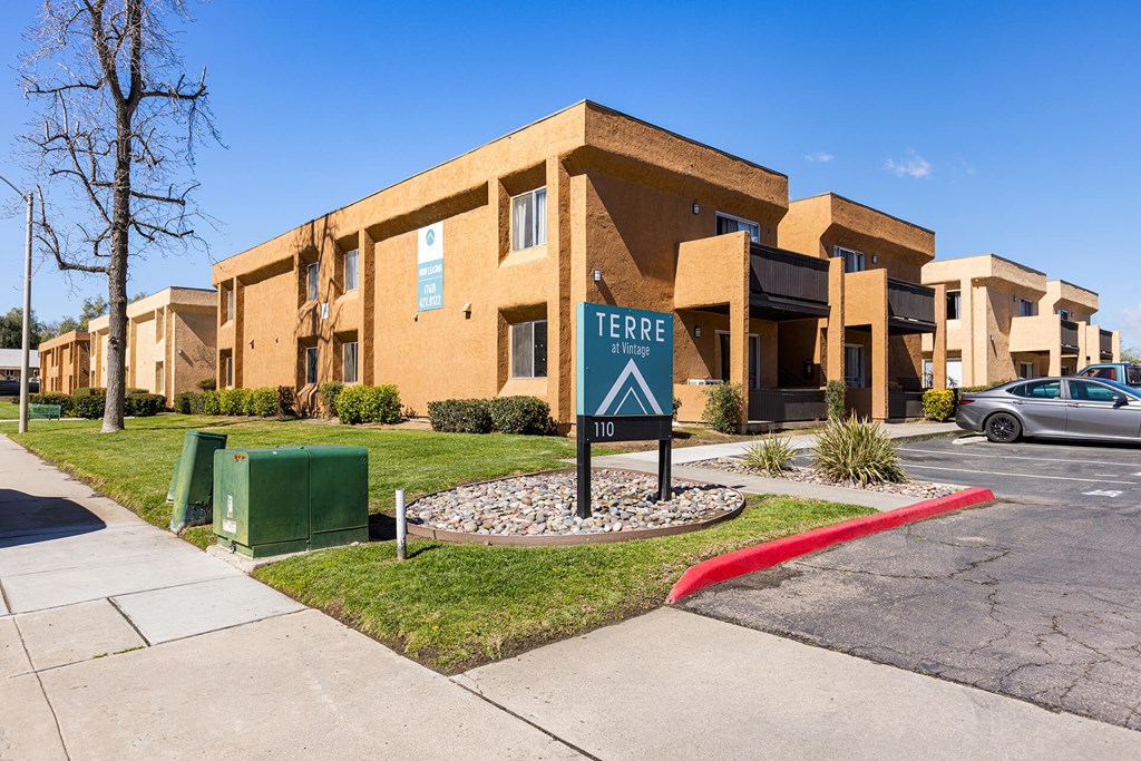 A building with a sign that says "TERRE" in front of it.