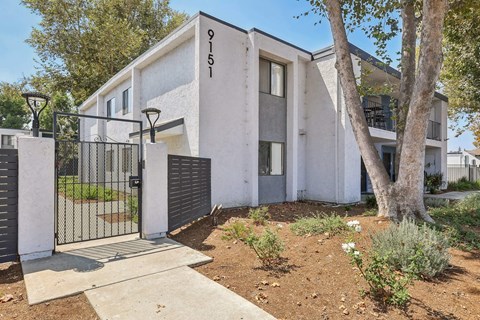 A white house with the number 9151 on it.