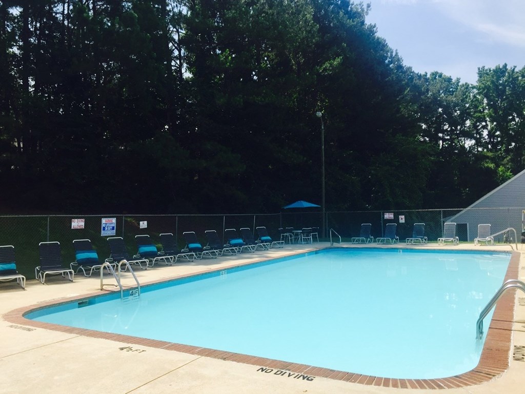 A pool with a sign that says "No Diving".