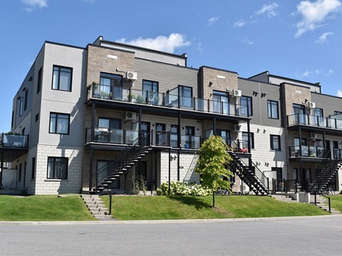 8 Rue Arthur-Graveline 2-3 Beds Apartment for Rent