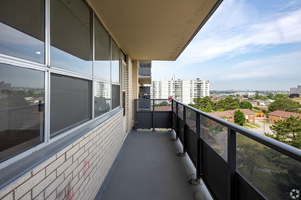 A balcony with a view of the cityscape.