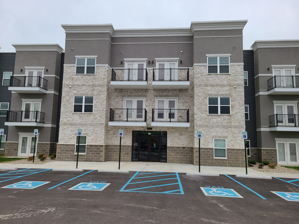 exterior view at the falls at rolland park apartments md