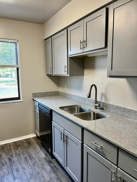 3010 Simcoe Drive 1-3 Beds Apartment for Rent