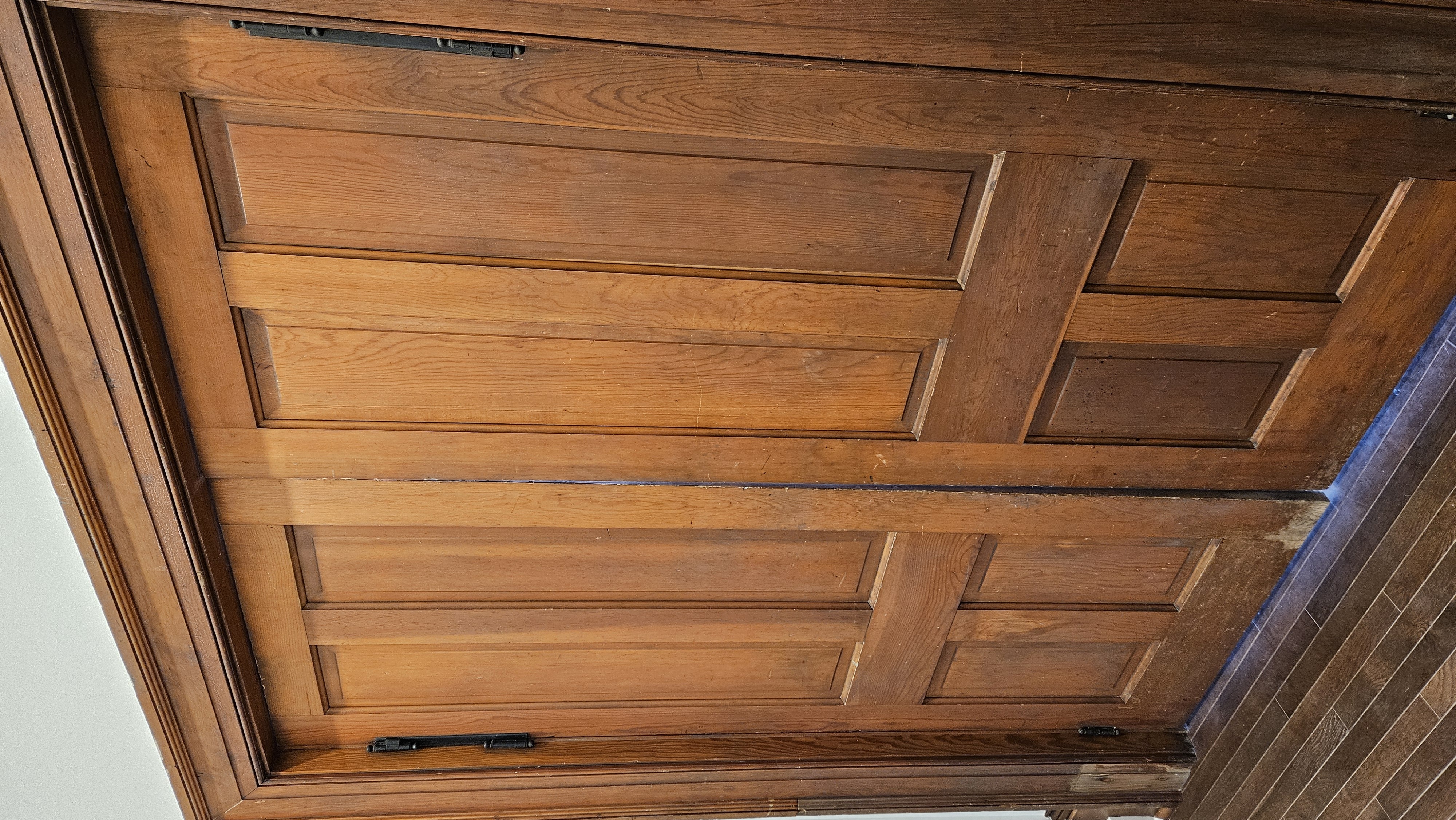 Double swinging kitchen doors