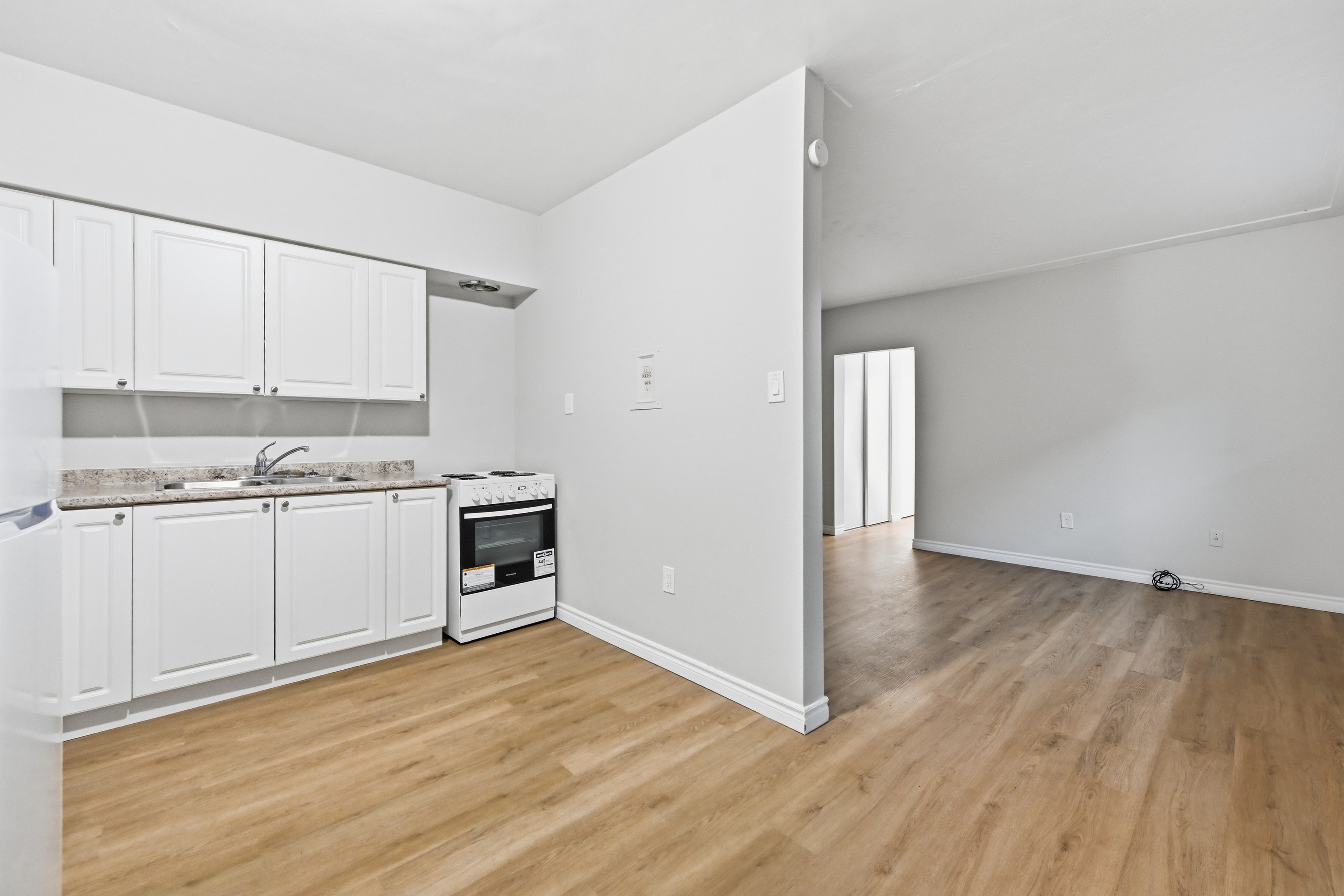 2 bedroom apartment - Helen Manor Apartments, Hamilton - unit 0434 5