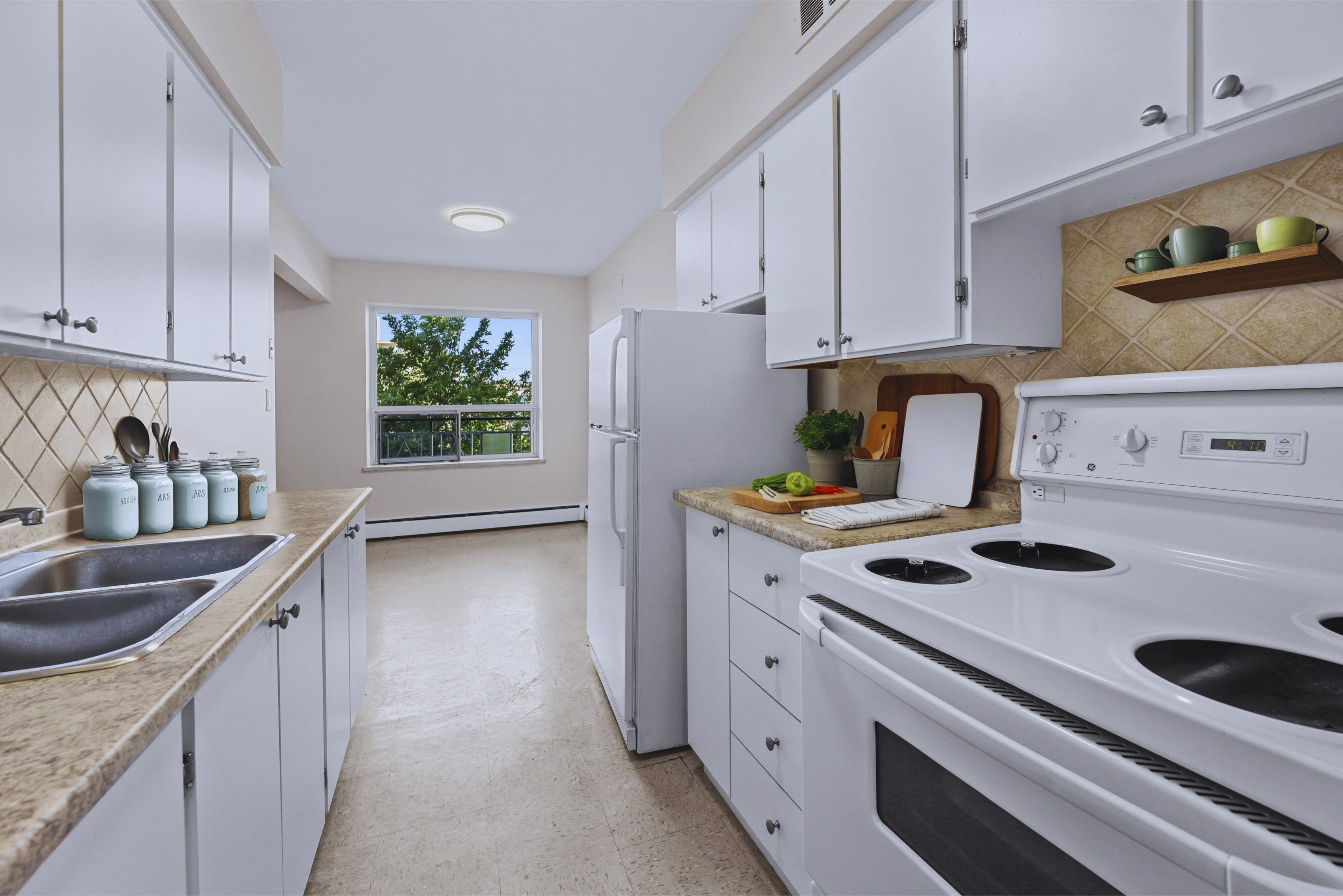 2 bedroom apartment - Village Green Apartments- Robinaire, Stoney Creek - unit 0306 2