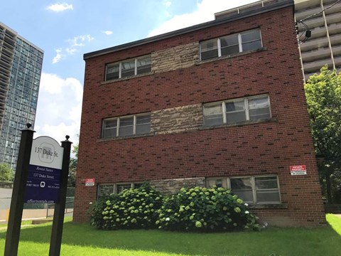 A brick building with a sign that says 117 Duke Street.