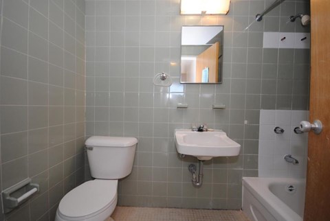 A bathroom with a toilet, sink, and bathtub.