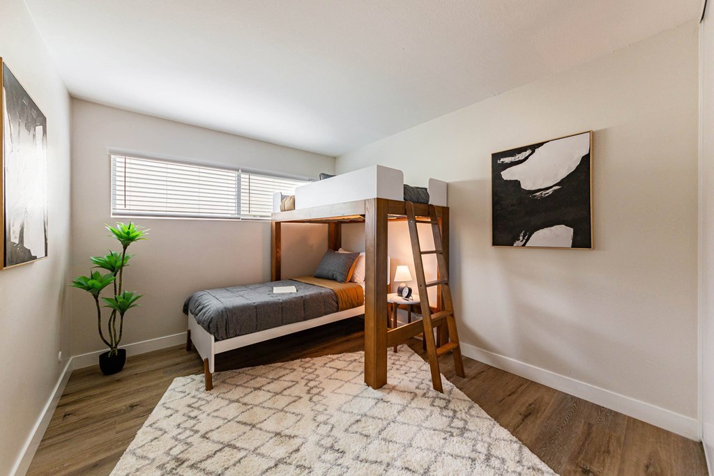 2130 W Crescent Avenull