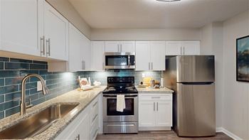 Kitchen Appliances at Vinings RiverVue, Atlanta, Georgia