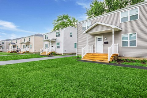 A row of houses with green lawns in front at Poplar Place Apartments, Springfield, IL