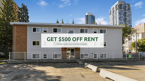 A building with a sign offering $500 off rent.