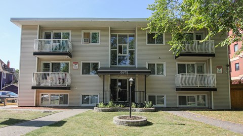A building with a balcony and a sign that says "RESIDENTS".